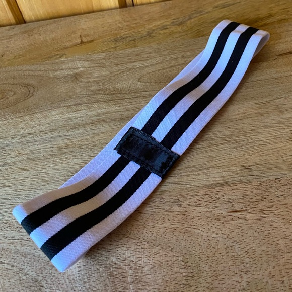 NWOT Black and White Striped Bandana - Picture 3 of 4